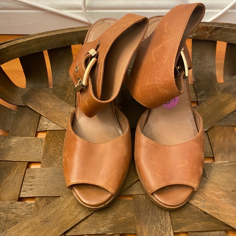 Vince Camuto Sandals